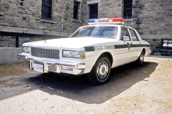 Patrol vehicle outside Mammoth ranger station;Jim Peaco;August 1987